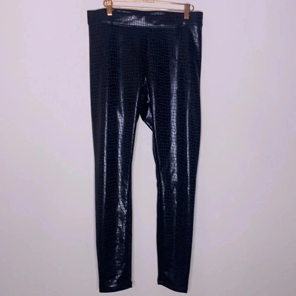 Express High Waisted Croc-Embossed Black Leggings NWT Size Medium - Picture 2 of 6